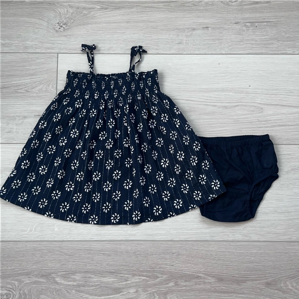 Sparkly GAP dress with matching bloomers 6-12 mo.
